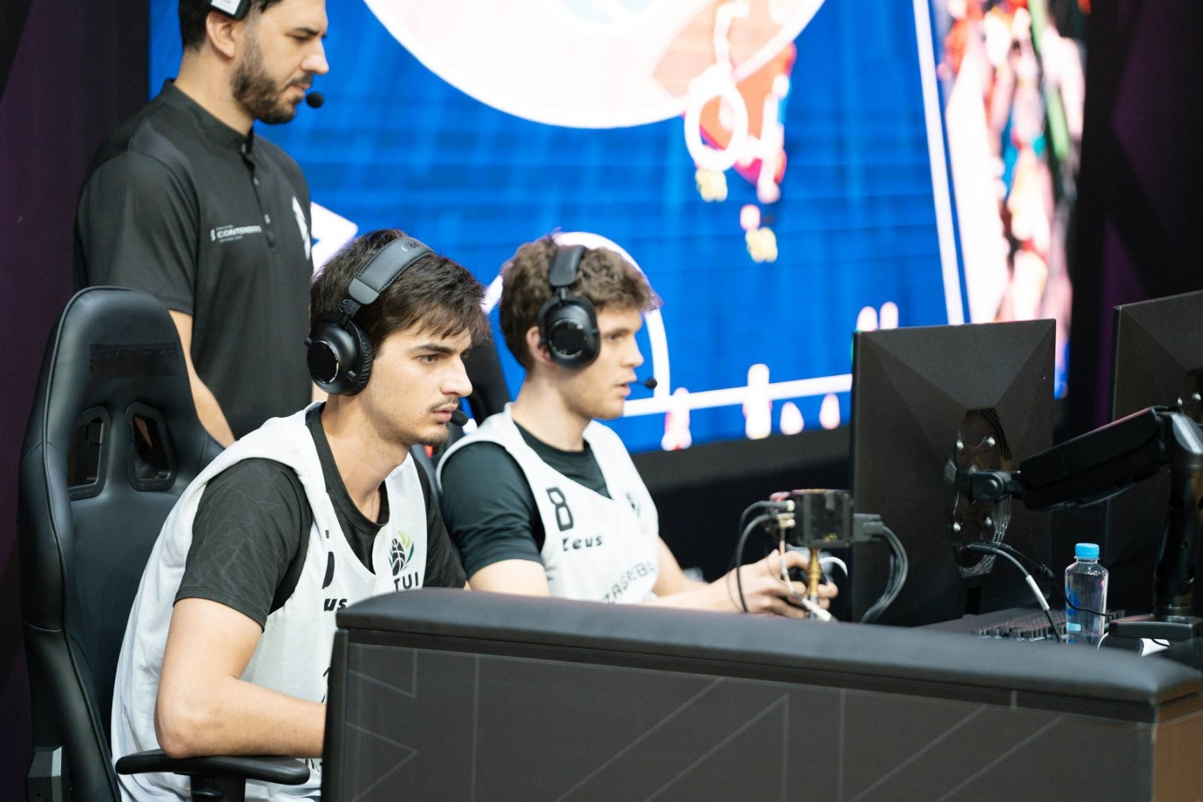 Igrači ZM NITUI u gaming fazi phygital natjecanja